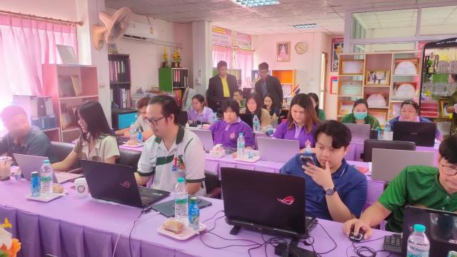 2. โครงการพัฒนาข้าราชการครู และบุคลากรทางการศึกษา สกร.อำเภอวชิรบารมี ด้าน ICT